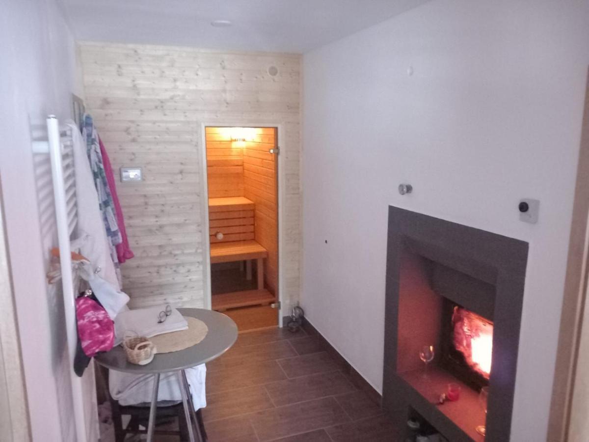 Apartman Pod Jestedem Svetla pod Jestedem Exteriör bild